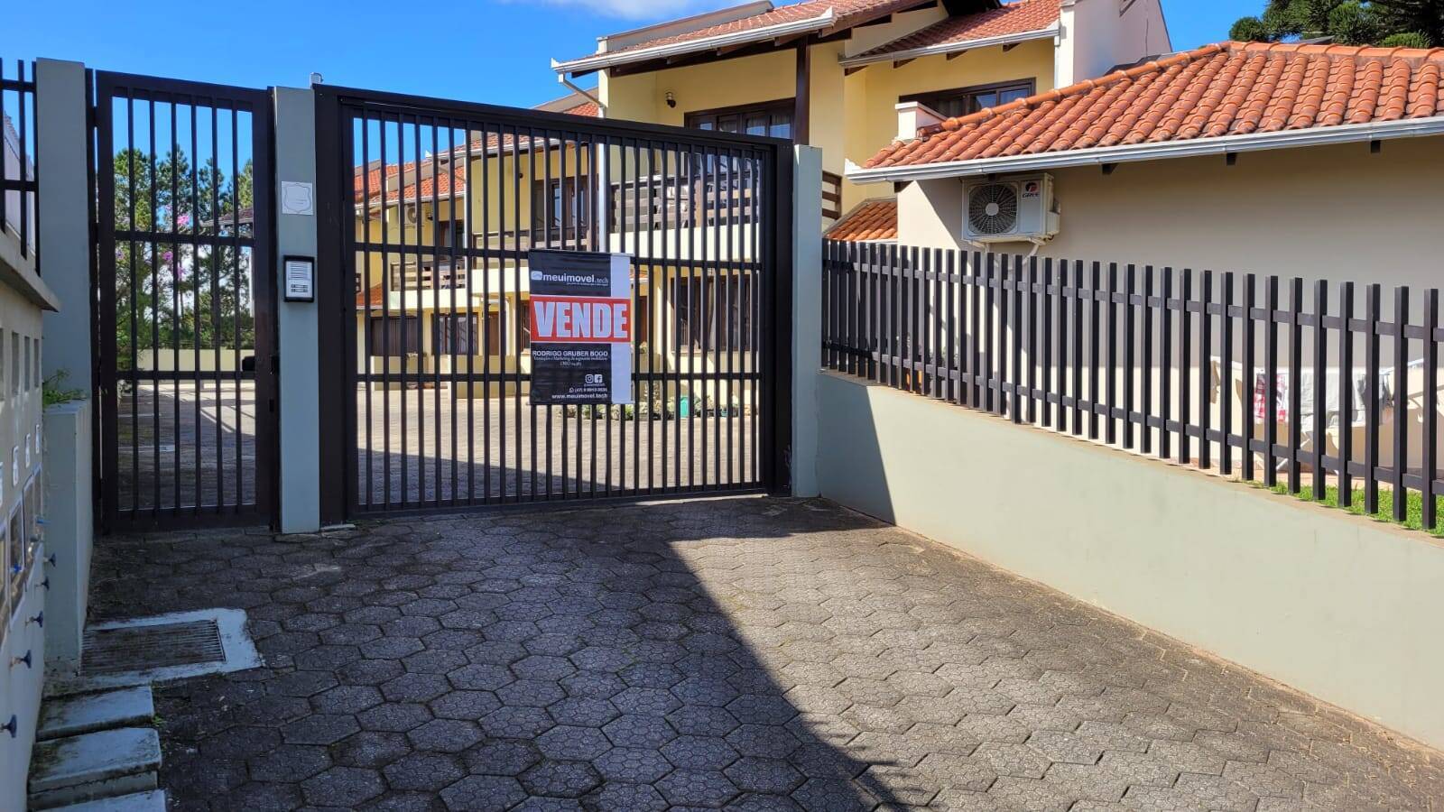 Casa à venda com 3 quartos, 126m² - Foto 2