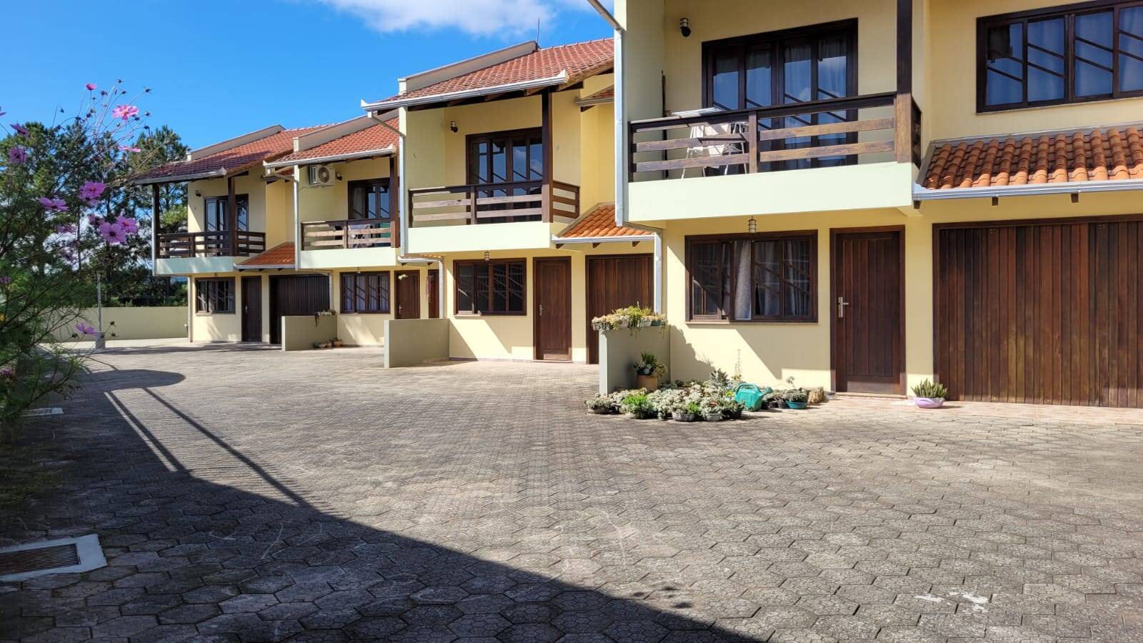 Casa à venda com 3 quartos, 126m² - Foto 1